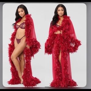 BURGUNDY FASHION NOVA PLUSH ROBE(Never Worn)